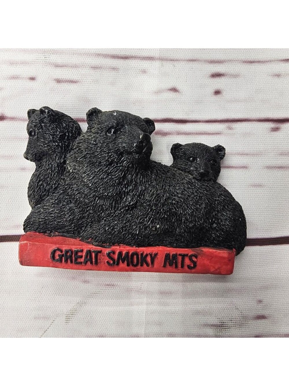 Great Smoky Mountains Bear Family Resin Magnet Souvenir Black & Red